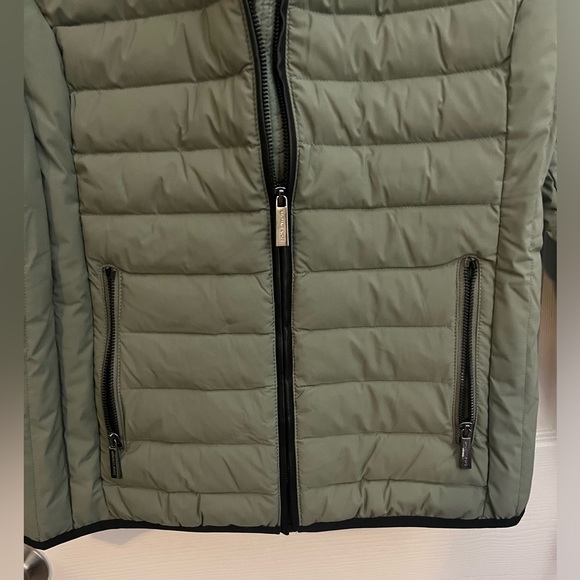 Michael Kors Ultra Lightweight Down Fill Jacket - Picture 5 of 10